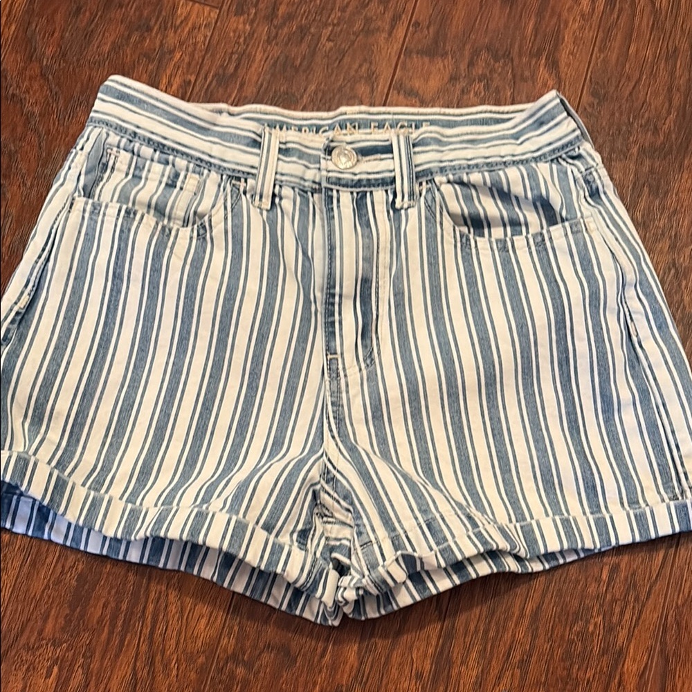American Eagle mom short